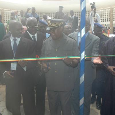 Coupure Ruban Symbolique Et Exposition Internationale