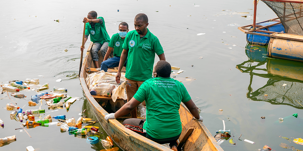Des jeunes sur le lac Kivi